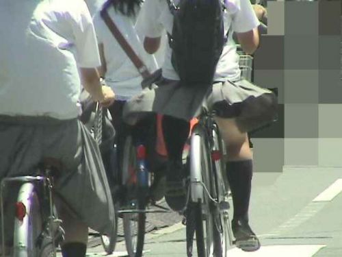 【盗撮画像】JKが自転車に乗ると局部にサドルが当たってるという事実！ 39枚 No.7