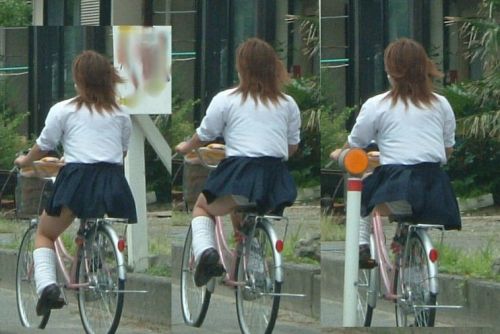 【盗撮画像】JKが自転車に乗ると局部にサドルが当たってるという事実！ 39枚 No.10