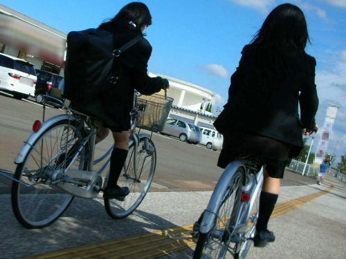 【盗撮画像】JKが自転車に乗ると局部にサドルが当たってるという事実！ 39枚 No.15
