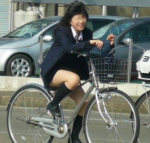 【盗撮画像】JKが自転車に乗ると局部にサドルが当たってるという事実！ 39枚 No.20