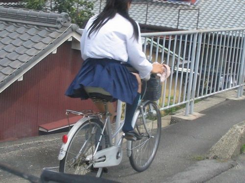 【盗撮】朝から爽やかにパンチラしちゃうJKの自転車通学画像 43枚 No.37
