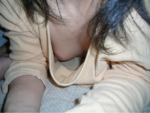 ノーブラ・浮きブラの素人女性の乳首ポロリ画像まとめ 38枚 No.18