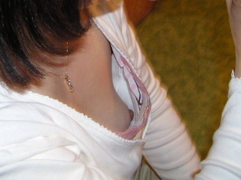 ノーブラ・浮きブラの素人女性の乳首ポロリ画像まとめ 38枚 No.21