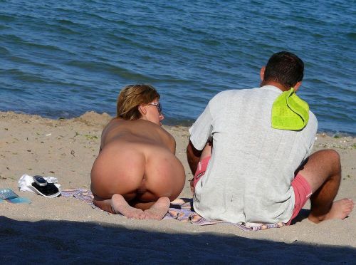 【海外盗撮】ヌーディストビーチで巨乳を放り出す外国人美女エロ画像 39枚 No.3