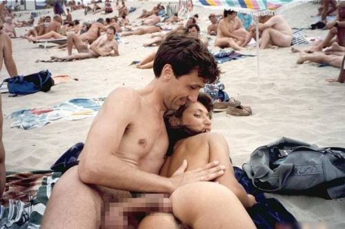 海外のヌーディストビーチで外人さんがセックスしちゃってるエロ画像 35枚 No.11