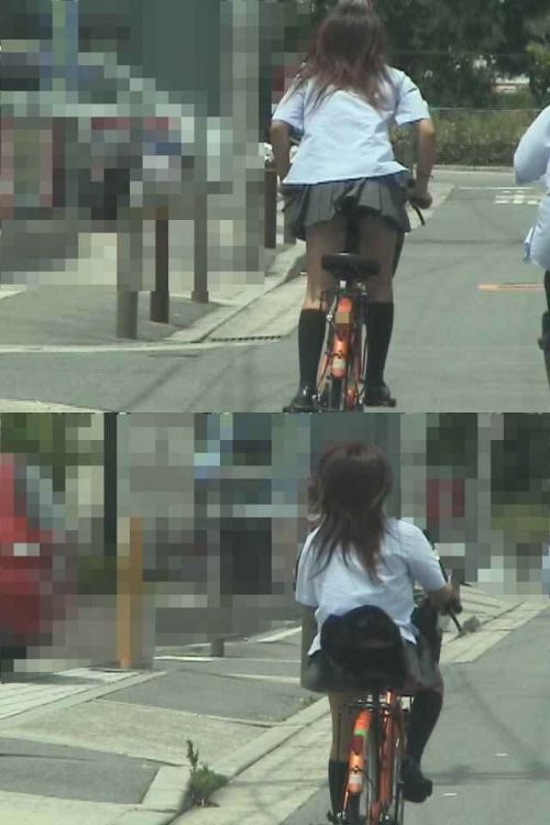 ミニスカJKが自転車に乗ってパンチラや美脚を見せつける盗撮画像 No.18