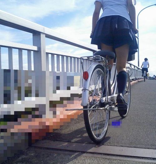 JKのオマタが自転車のサドルに乗っかってる画像でエロく妄想しようぜwww No.28