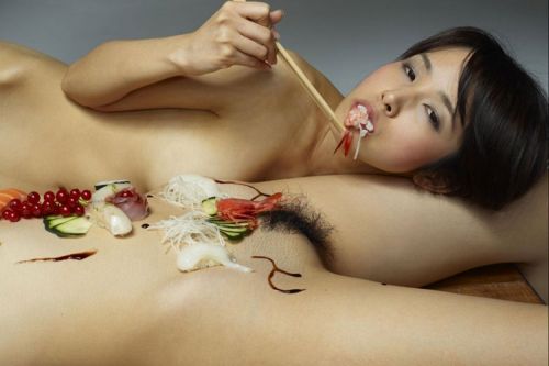 【エロ画像】食欲と性欲を同時に満たせる女体盛りを比較しようぜwww 40枚 No.39