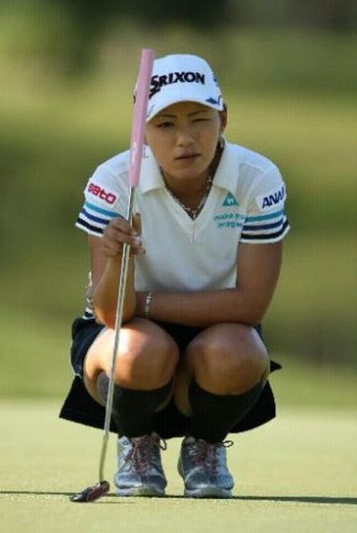 【エロ画像】女子ゴルフのTV中継のハプニングパンチラが抜けるwwww 37枚 No.5