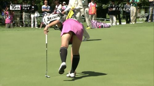 【エロ画像】女子ゴルフのTV中継のハプニングパンチラが抜けるwwww 37枚 No.14
