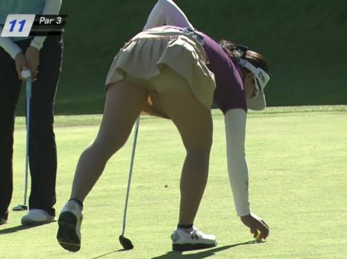 【エロ画像】女子ゴルフのTV中継のハプニングパンチラが抜けるwwww 37枚 No.30