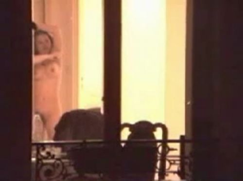 【海外】窓際・ベランダにいる全裸外国人女性を盗撮したエロ画像 38枚 No.3
