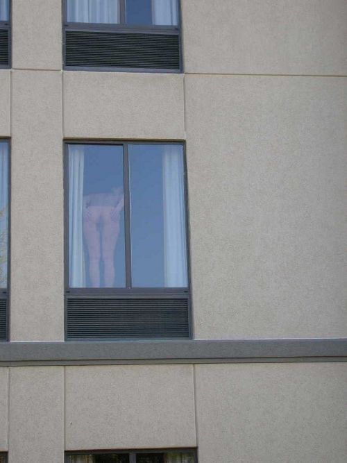【海外】窓際・ベランダにいる全裸外国人女性を盗撮したエロ画像 38枚 No.5