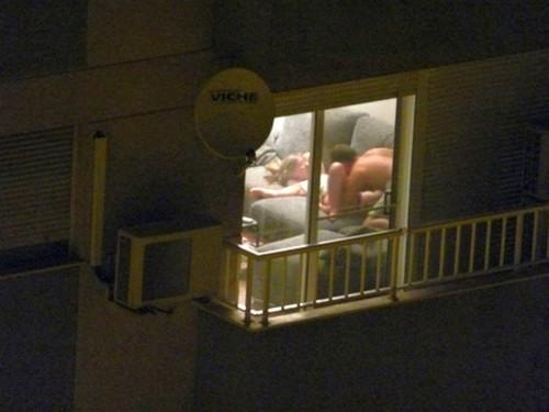 【海外】窓際・ベランダにいる全裸外国人女性を盗撮したエロ画像 38枚 No.18