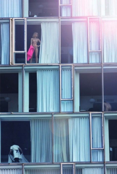 【海外】窓際・ベランダにいる全裸外国人女性を盗撮したエロ画像 38枚 No.22