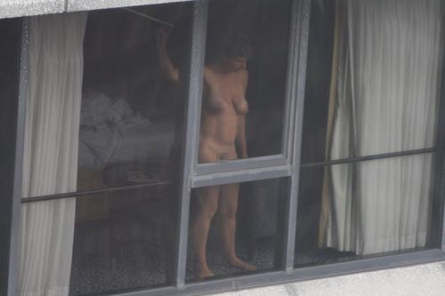 【海外】窓際・ベランダにいる全裸外国人女性を盗撮したエロ画像 38枚 No.38