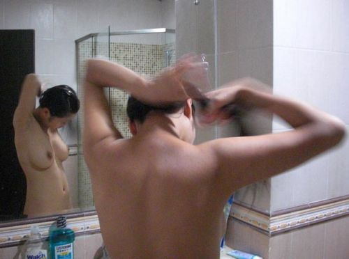 【盗撮画像】お風呂前に鏡で髪を束ねる女性のうなじって色っぽいよな！ 32枚 No.8