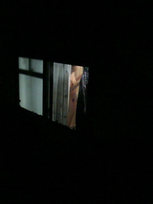民家のおっぱい・股間丸出しな女の子を窓の外から盗撮したエロ画像 41枚 No.17