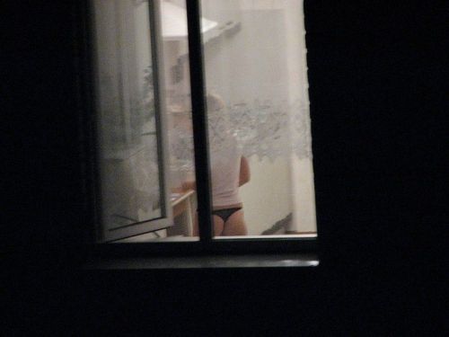 窓の外から女の子のお尻がバッチリ見えちゃってる盗撮エロ画像 38枚 No.23