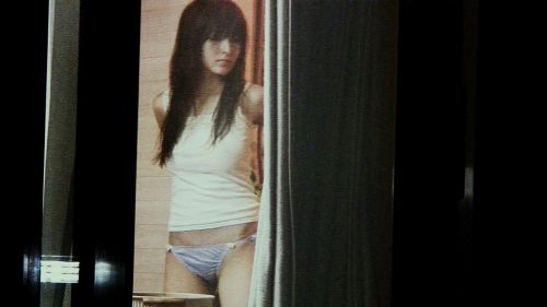 窓の外から民家内でエッチな下着姿の女の子を盗撮したエロ画像 32枚 No.15