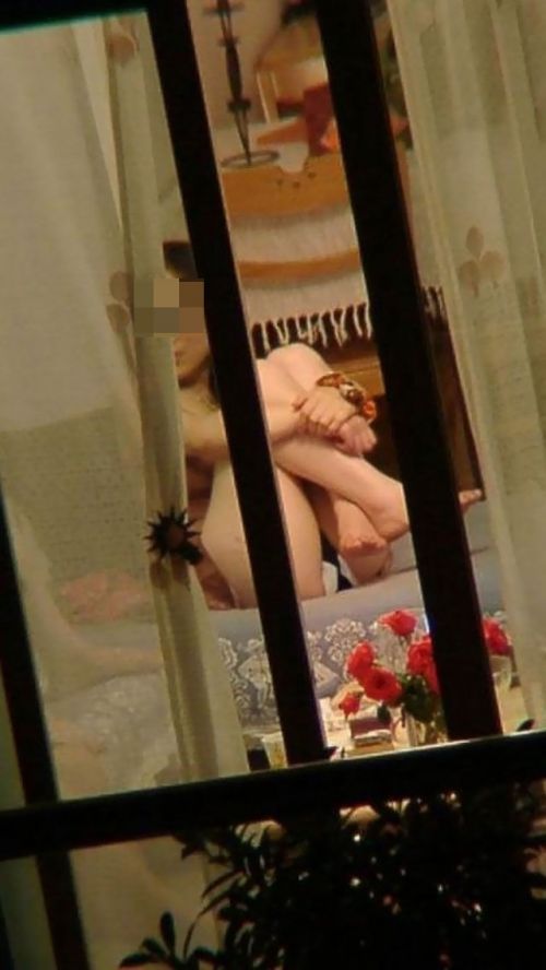 窓の外から民家内でエッチな下着姿の女の子を盗撮したエロ画像 32枚 No.30