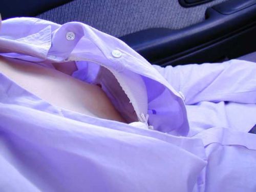 自動車の中で隣に座ってる女の子の胸の谷間を盗撮したエロ画像 47枚 No.34