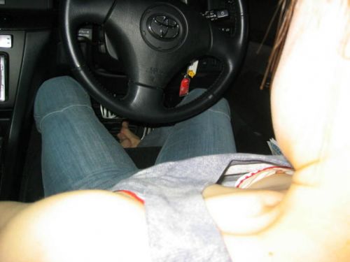 自動車の中で隣に座ってる女の子の胸の谷間を盗撮したエロ画像 47枚 No.43
