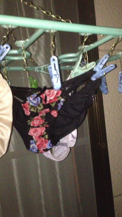 女の子のパンツやブラジャーなどの干した洗濯物の盗撮エロ画像 37枚 No.5