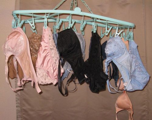 女の子のパンツやブラジャーなどの干した洗濯物の盗撮エロ画像 37枚 No.35
