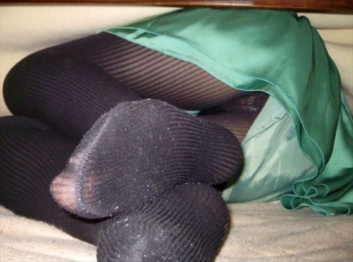 黒ストッキングを履いたの熟女の太ももとお尻に顔を埋めたくなるエロ画像 37枚 No.10
