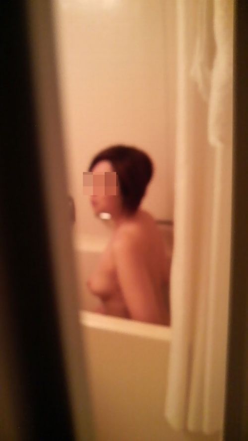 【画像】一般家庭をお風呂に入浴中の女の子をこっそり盗撮したったwww 31枚 No.25