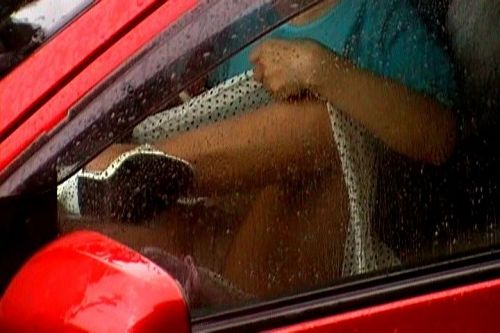 【画像】自動車内でミニスカ女性がパンチラしてたら盗撮しちゃうよな！ 39枚 No.15