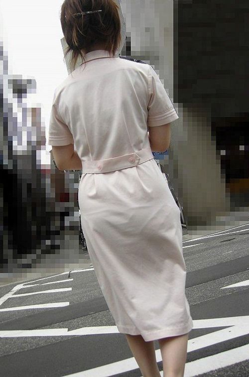 看護師(ナース)の後ろ姿に浮き上がったパンティライン盗撮エロ画像 32枚 No.23