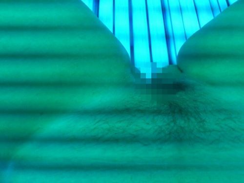 【画像】日焼けサロンで全裸になっている外国人を盗撮した結果www 39枚 No.3
