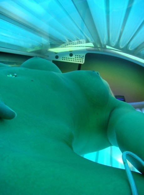 【画像】日焼けサロンで全裸になっている外国人を盗撮した結果www 39枚 No.24