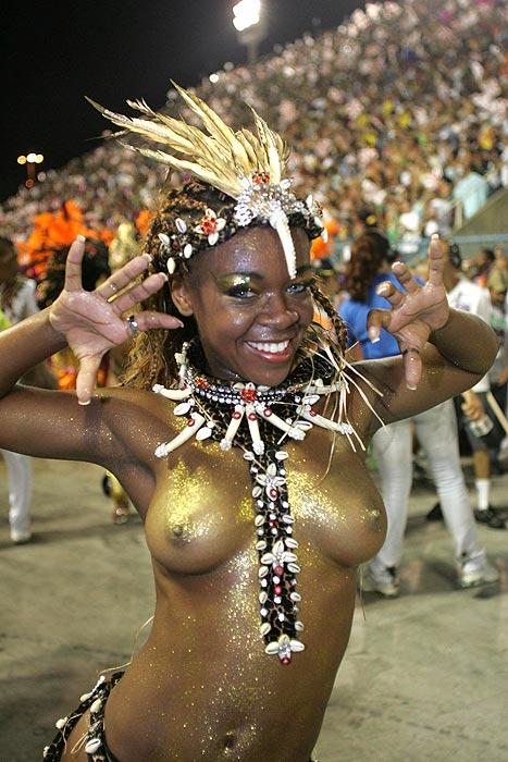 サンバカーニバルで外国人がおっぱい丸出しで踊り狂うエロ画像 36枚 No.16
