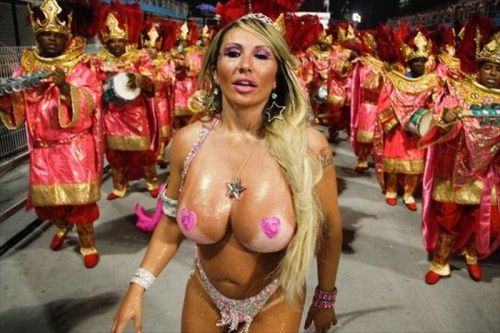 サンバカーニバルで外国人がおっぱい丸出しで踊り狂うエロ画像 36枚 No.17