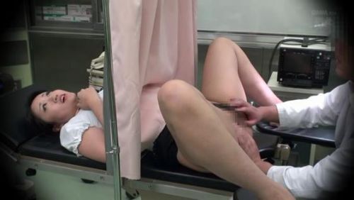 【画像】産婦人科医が診察室でおまんこを触診する手つきがエロ過ぎwww 31枚 No.8