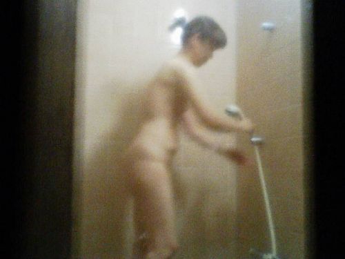 入浴中の素人の体を洗っている素人女性を盗撮したエロ画像 40枚 No.22