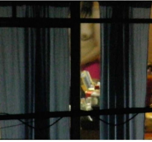 窓から見える全裸お姉さんのおっぱいに注目した盗撮エロ画像 31枚 No.4
