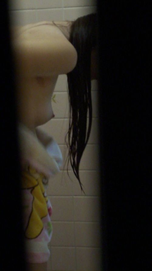 窓から見える全裸お姉さんのおっぱいに注目した盗撮エロ画像 31枚 No.16