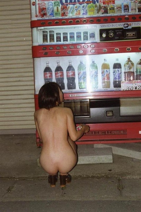 全裸で野外露出しちゃうハイレベルな変態女子のヌードエロ画像 37枚 No.10