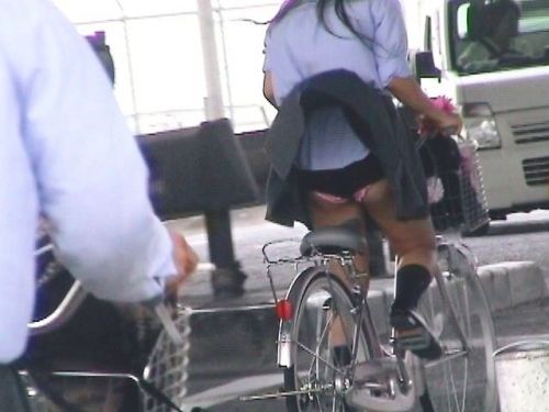 自転車通学中JKのお尻から見えちゃうパンチラを厳選したエロ画像 38枚 No.38