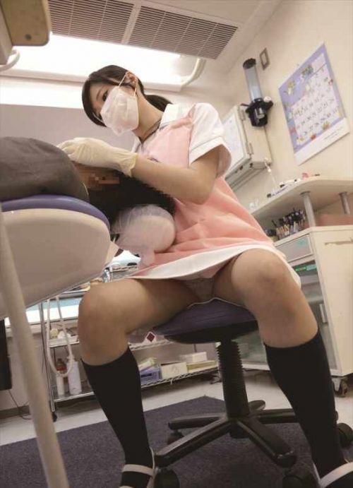 仕事中の歯科衛生士の座りパンチラや逆さ撮り盗撮したエロ画像 32枚 No.13