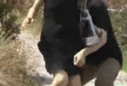 【GIF画像】イタズラで女の子のスカートめくったらノーパンだったwww 37枚 No.8