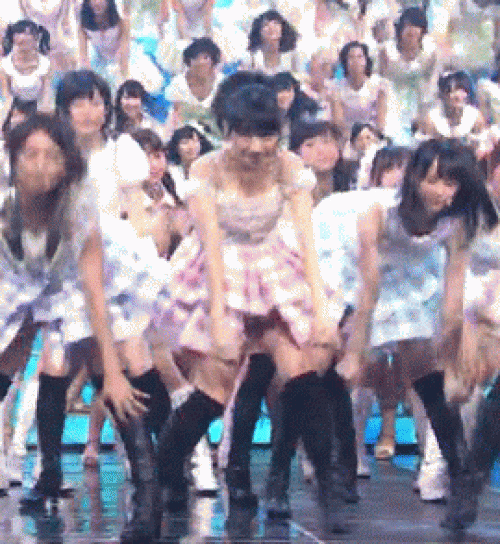 AKB48メンバーのパンチラする瞬間だけを集めた抜けるGIF画像 26枚 No.21
