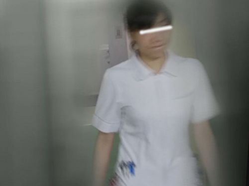 看護師(ナース)が病院のトイレでお○っこしてるのを盗撮したエロ画像 35枚 No.16