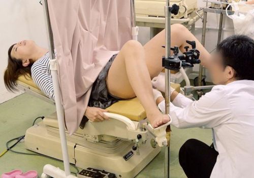 【勃起確定】産婦人科医にオマンコを観察される女の子のエロ画像 32枚 No.11