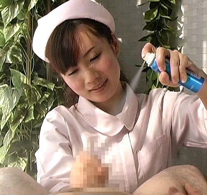 ナースが入院中に手コキで性処理のお世話をしてくれるエロ画像www 27枚 No.22