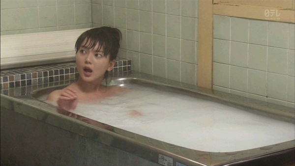多部未華子の入浴シーンお色気エロキャプ画像2